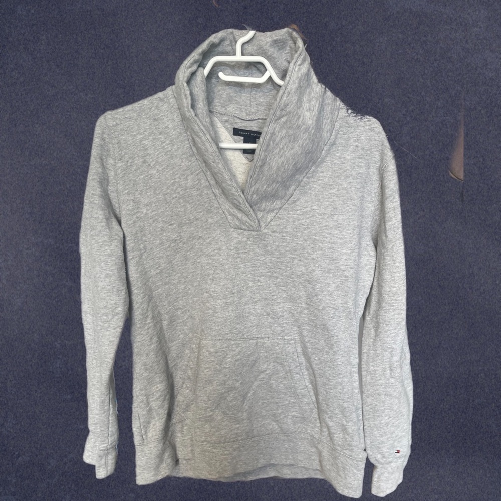 Light grey Tommy Hilfiger sweater size large